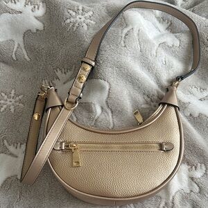 Elegant Jen & Co Gold Shoulder Bag with Zipper Pocket